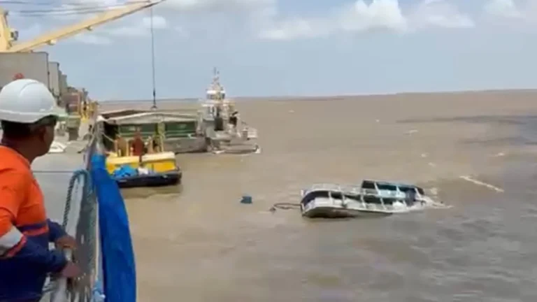 Embarcação afunda perto de terminal hidroviário em Santarém e passageiros são resgatados