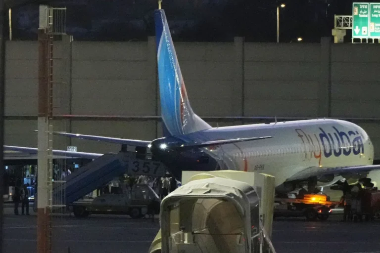 Emirados Árabes investigam possível ato terrorista em voo da Flydubai