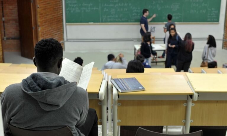 Enade 2026: estudantes ingressantes precisam responder questionário obrigatório