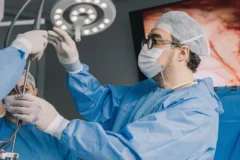 Endometriose: entenda quando a cirurgia é realmente necessária no tratamento