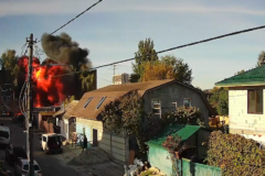 Escola em Kiev é atingida por drone russo em nova onda de ataques aéreos