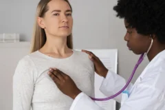 Especialistas defendem exames de mama personalizados conforme histórico familiar
