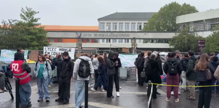 Estudantes bloqueiam escola na França em protesto contra mofo e amianto