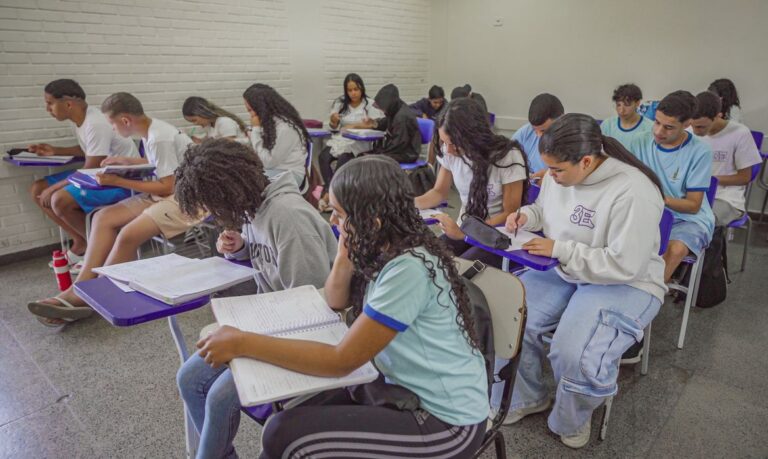 Estudantes da rede pública apontam ensino e aprendizagem como prioridade máxima