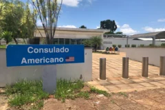 EUA interrompem serviços presenciais em embaixada e consulados no Brasil por motivos de segurança