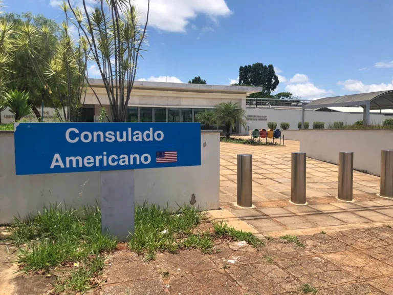 EUA interrompem serviços presenciais em embaixada e consulados no Brasil por motivos de segurança