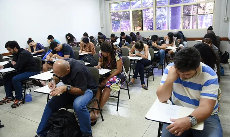 Exame de proficiência em português para estrangeiros começa nesta terça-feira