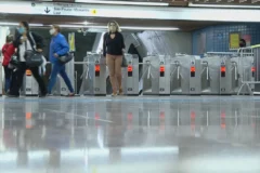 Fim de uma era: Metrô de São Paulo encerra uso de bilhetes magnéticos tradicionais