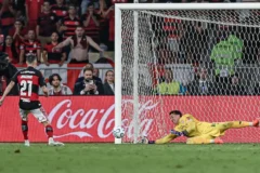 Flamengo é eliminado pelo Estudiantes nos pênaltis e dá adeus à Libertadores
