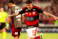 Flamengo vence clássico e segue no topo do Brasileirão em rodada de goleada do Palmeiras