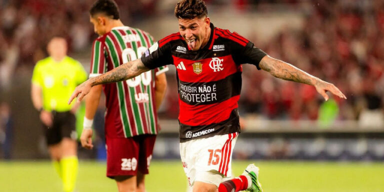 Flamengo vence clássico e segue no topo do Brasileirão em rodada de goleada do Palmeiras