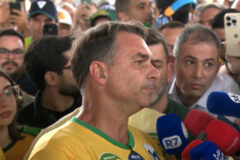Flávio Bolsonaro critica atuação do STF durante ato de campanha em Americana