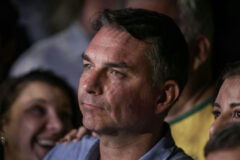 Flávio bolsonaro evita propostas e faz acusações sem provas em sabatina