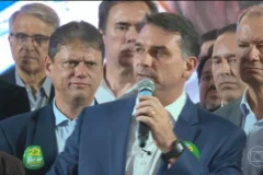 Flávio Bolsonaro sinaliza apoio ao fim da escala 6X1 e busca alianças em São Paulo