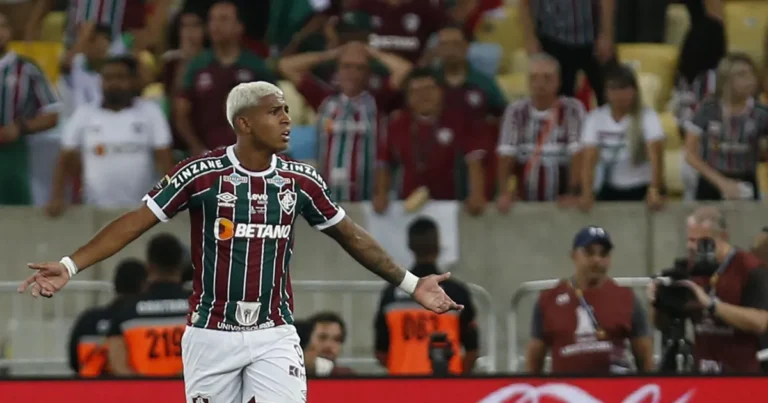 Fluminense provoca vasco nas redes sociais apos queda na sul-americana