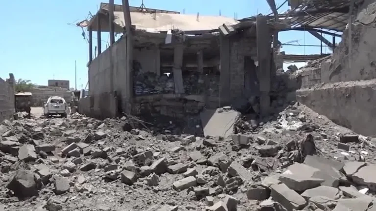 Forças armadas do Iêmen realizam 20 ataques aéreos contra posições houthis em Taiz