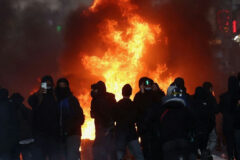 França enfrenta onda de violência e contagem de prejuízos após protestos intensos