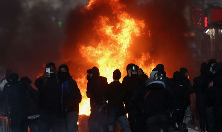 França enfrenta onda de violência e contagem de prejuízos após protestos intensos