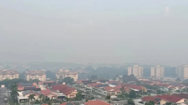 Fumaça encobre Manaus e eleva poluição a nível considerado perigoso