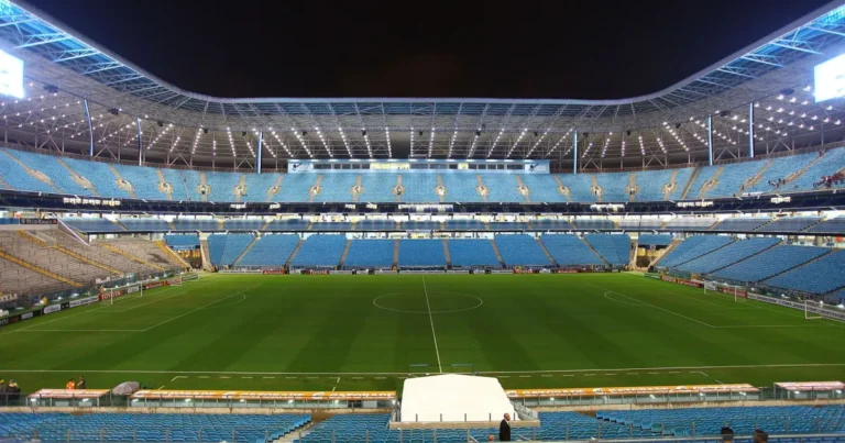 Grêmio e Athletico-PR duelam pelo Brasileirão em Porto Alegre