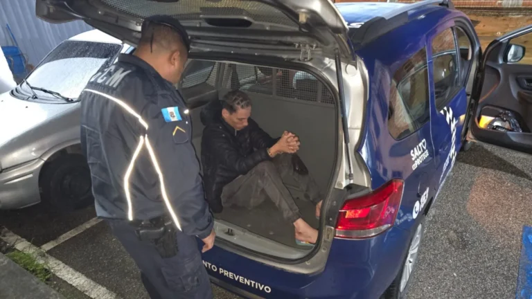 Homem é preso em flagrante após tentativa de feminicídio contra companheira em salto