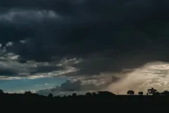 Inmet emite alerta de tempestades e baixa umidade em várias regiões