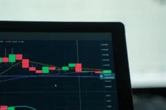 Inteligência artificial ainda não garante lucro para maioria das empresas, aponta análise
