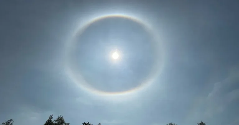 Iporanga registra fenômeno de halo solar em queda d'água capturado por visitante