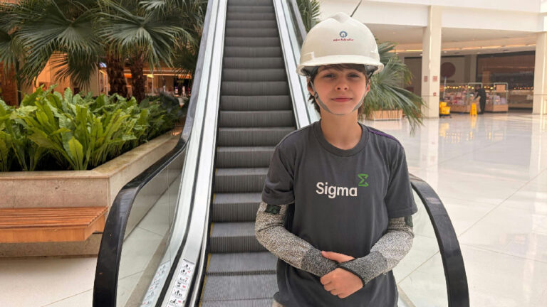 Jovem de 12 anos do DF vira especialista em elevadores e escadas rolantes