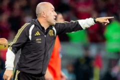 Leonardo Jardim explica batedores do Flamengo e dispara sobre pênaltis