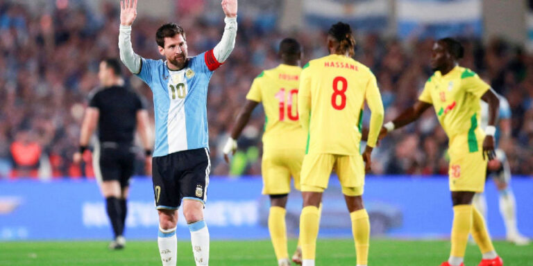 Lionel Messi encerra trajetória histórica de 21 anos na seleção argentina