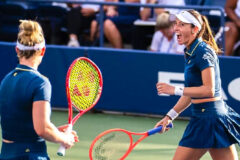 Luisa Stefani mantém embalo e avança às quartas de final no WTA de Wuhan