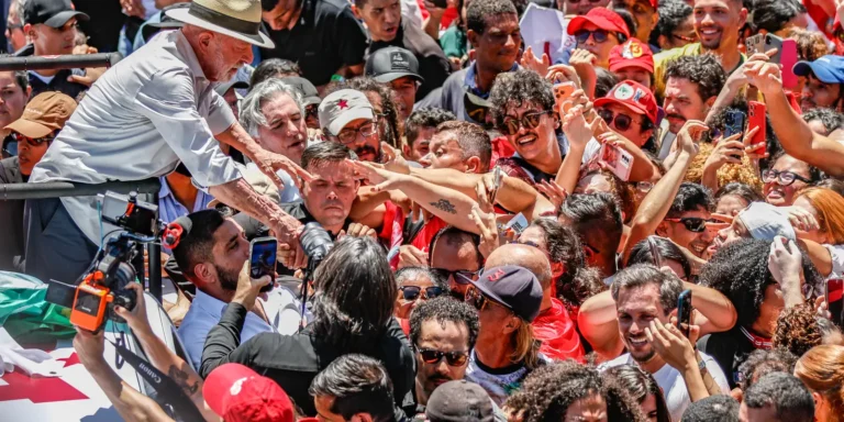 Lula anuncia recurso judicial contra suspensão de canal de campanha pelo TSE