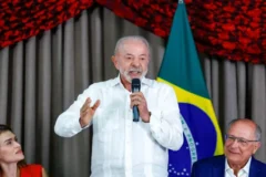Lula contesta suspensão de canal de Janones e aponta decisões tendenciosas no TSE