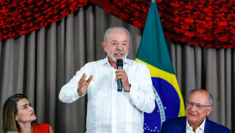 Lula contesta suspensão de canal de Janones e aponta decisões tendenciosas no TSE