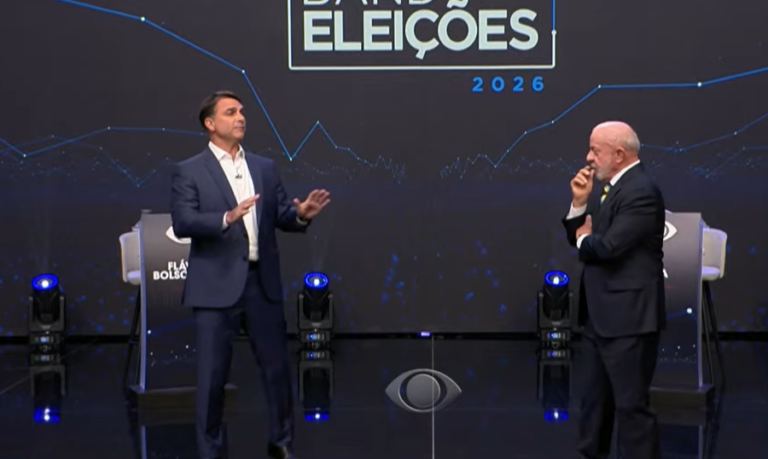 Lula destaca economia verde e Flávio foca na internet durante debate