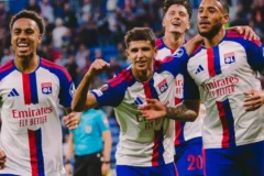Lyon mantém 100% na Europa League após superar o Crystal Palace por 3 a 2