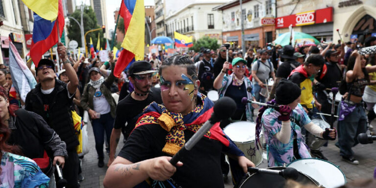 Manifestações tomam cidades colombianas em reação a decreto e medidas de Abelardo de la Espriella