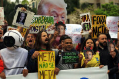 Manifestantes protestam em são paulo por neutralidade eleitoral da meta