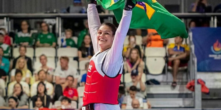 Maria Clara Pacheco conquista o ouro em Paris e consolida liderança no ranking mundial de taekwondo