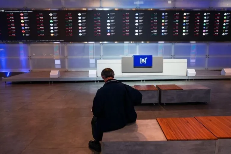 Mercado financeiro projeta impacto moderado no segundo turno após entrada recorde de dólares