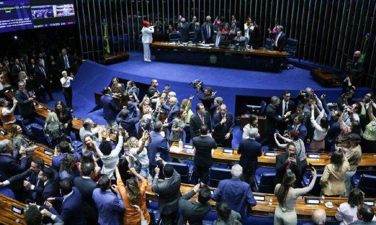 Mídia global destaca fim da escala 6x1 como triunfo político de Lula antes do segundo turno