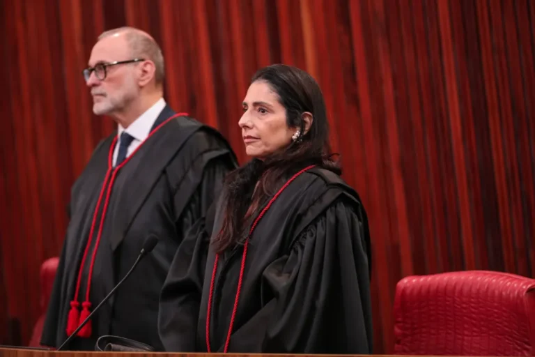 Ministra do TSE aponta misoginia em ataques após decisão sobre debate presidencial