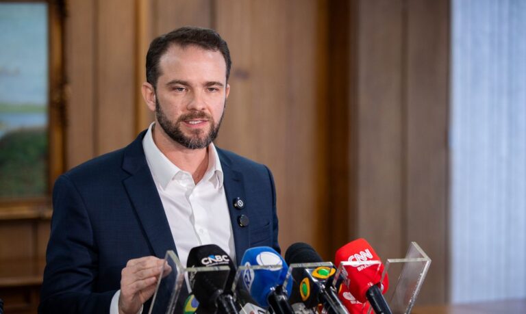 Ministro da fazenda garante manutenção de superávit no orçamento federal