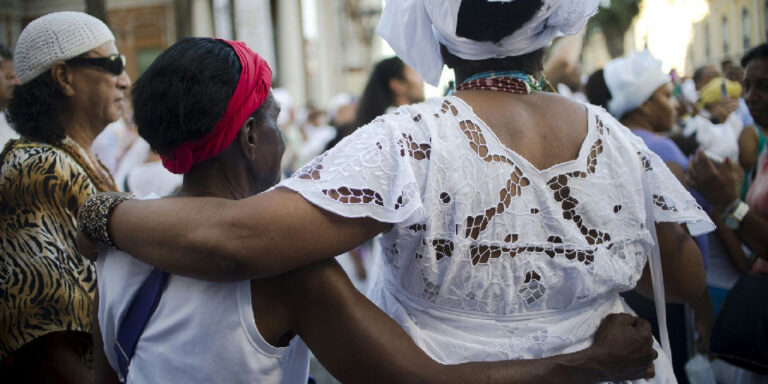 Onda de ataques a símbolos religiosos no Brasil intensifica discussão sobre intolerância e ódio