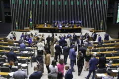 Oposição no Senado muda estratégia e decide apoiar fim da escala 6x1