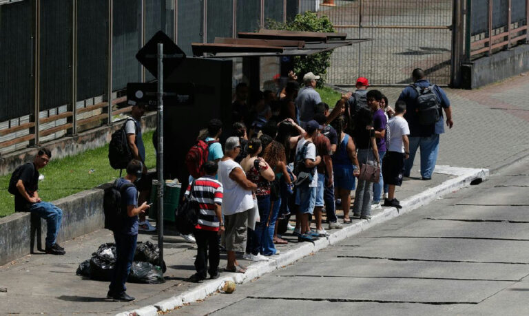 Paralisação de motoristas de ônibus afeta passageiros na zona sul paulistana