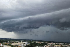 Paraná sob alerta laranja: tempestades com granizo e ventos de 100 km/h atingem o estado