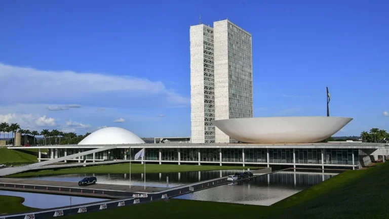 Perfil profissional dos novos parlamentares revela predominância de empresários e advogados