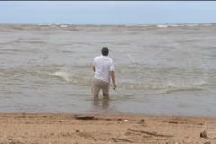 Pescadores voltam a pescar na foz do Rio Doce Quase 11 anos após o desastre de Mariana